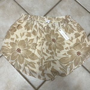 Olivaceous size large floral shorts